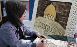 Konya’da Kudüs’ü ahşap yakma sanatıyla işleyen kadın
