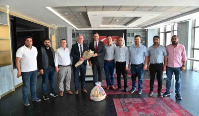 Manisa Büyükşehir Belediye Başkanı Pazarcı Esnafıyla Görüştü