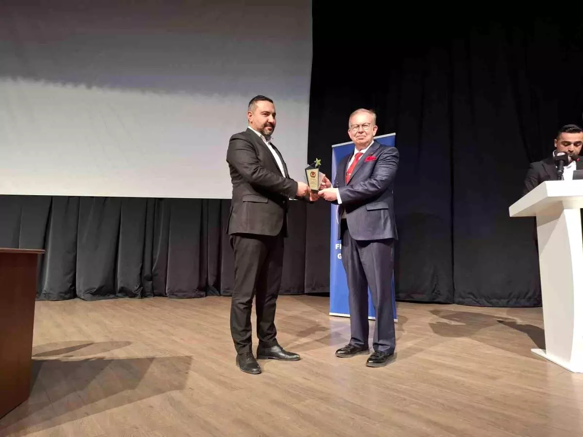 Elazığ’da ‘Ateş Çemberinde Türkiye’ Konferansı