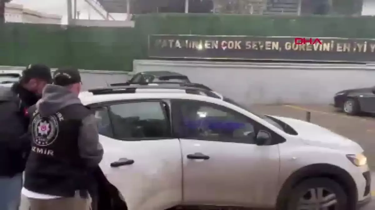 İzmir’de Eve Tabancayla Ateş Açan 3 Şüpheliden 2’si Yakalandı