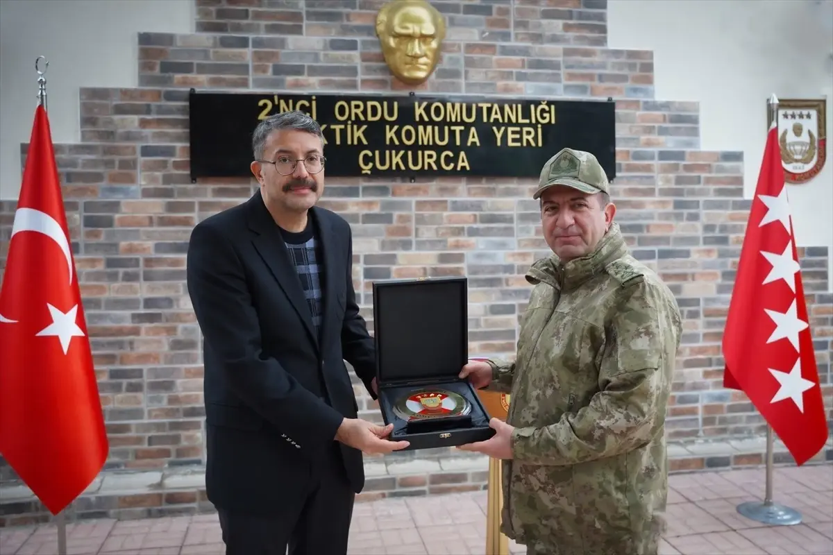 Vali Çelik ve Ekici, Çukurca’da Askeri Ziyaret